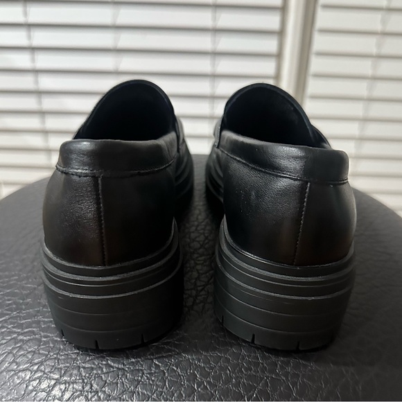 Quince Women’s Classic Black Loafers 🖤🖤 Size 6! Best Offer Accepted! - Picture 4 of 9